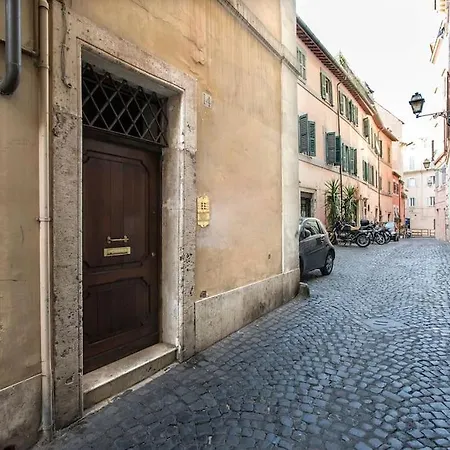 Campanella Attic شقة