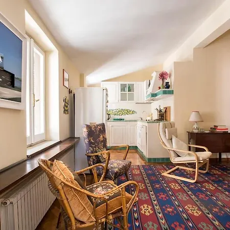 Campanella Attic شقة *