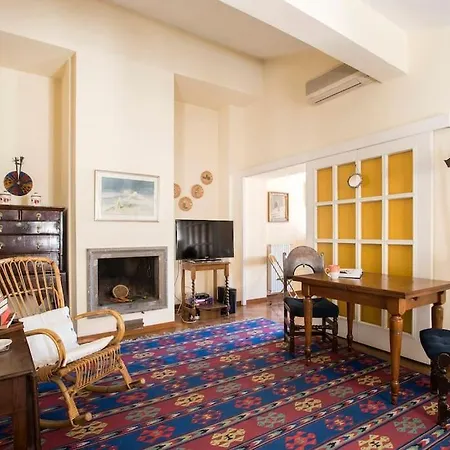 Apartment Campanella Attic Rom